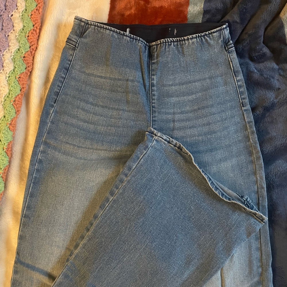 Women’s Size Small Flare Leg Stretchy Jeans